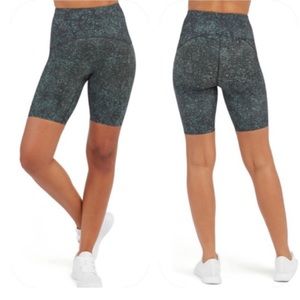 Spanx Booty Boost® Active 8” Speckled Bike Short